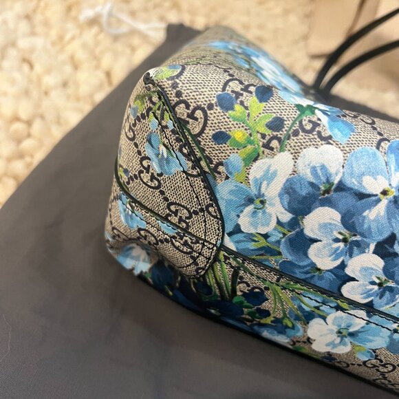 EUC GUCCI GG Monogram Blooms Supreme Tote Medium - Picture 3 of 10